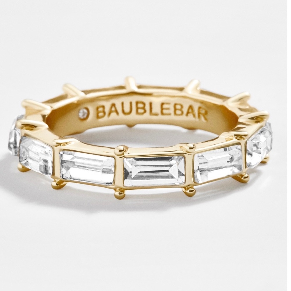 BaubleBar Amilia Ring in color clear & gold, size 6